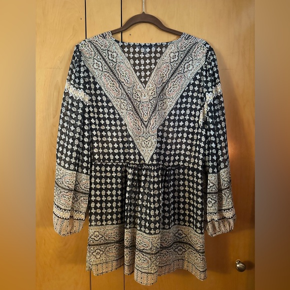 Rose & Olive Black and Beige Patterned Boho Blouse EUC - Picture 3 of 7